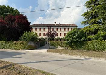 Estate for Sale in Codognè